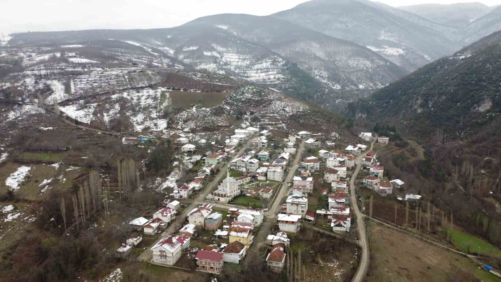 bu-koyde-her-sokakta-yangin-vanasi-var