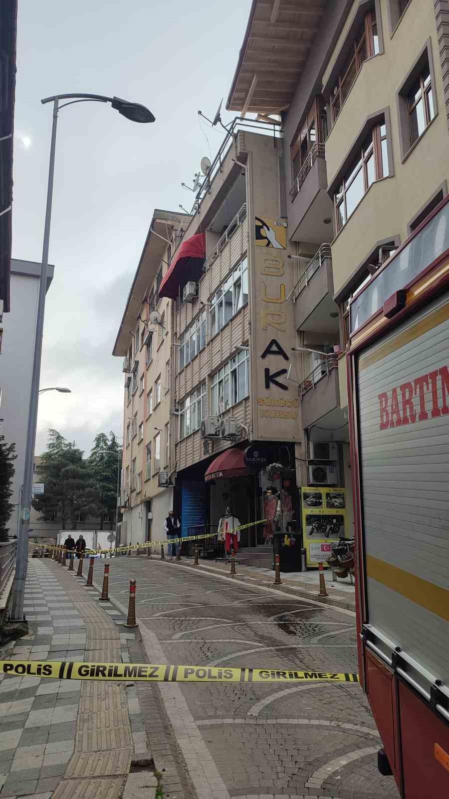 catidan-dusen-kalaslar-panige-neden-oldu