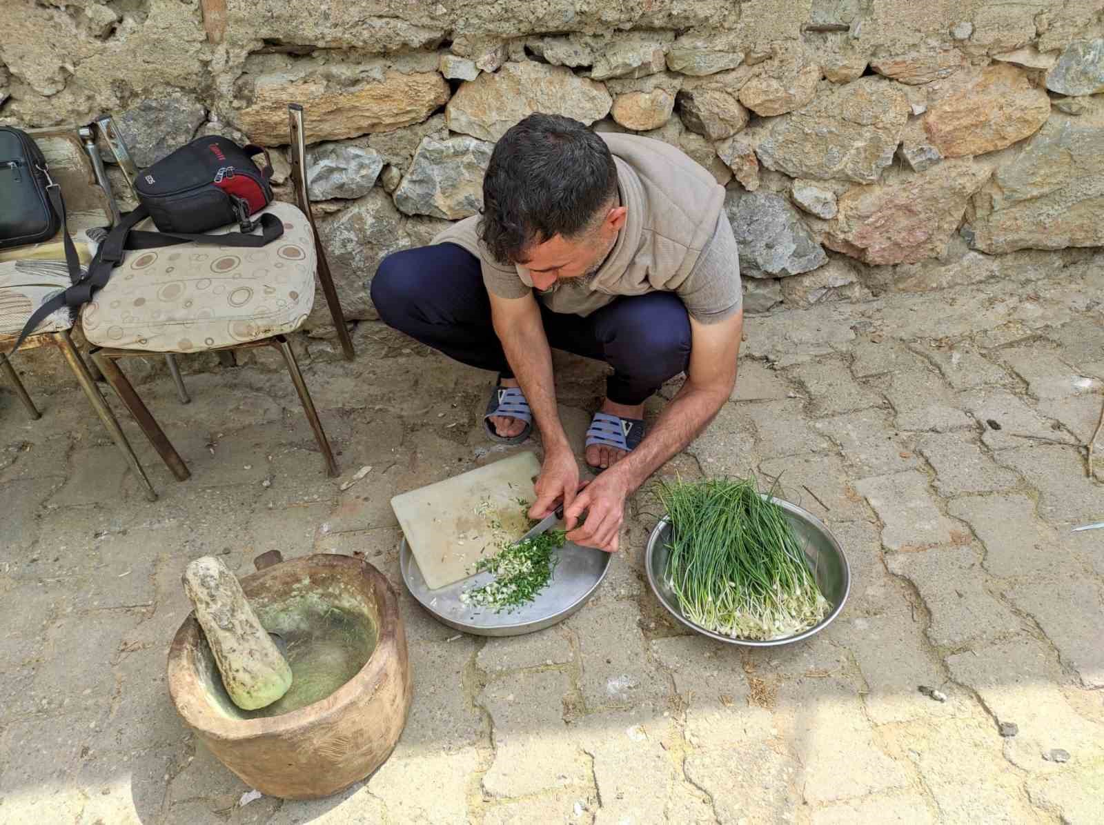 dagdan-toplaniyor-kilosu-10-bin-tlye-satiliyor