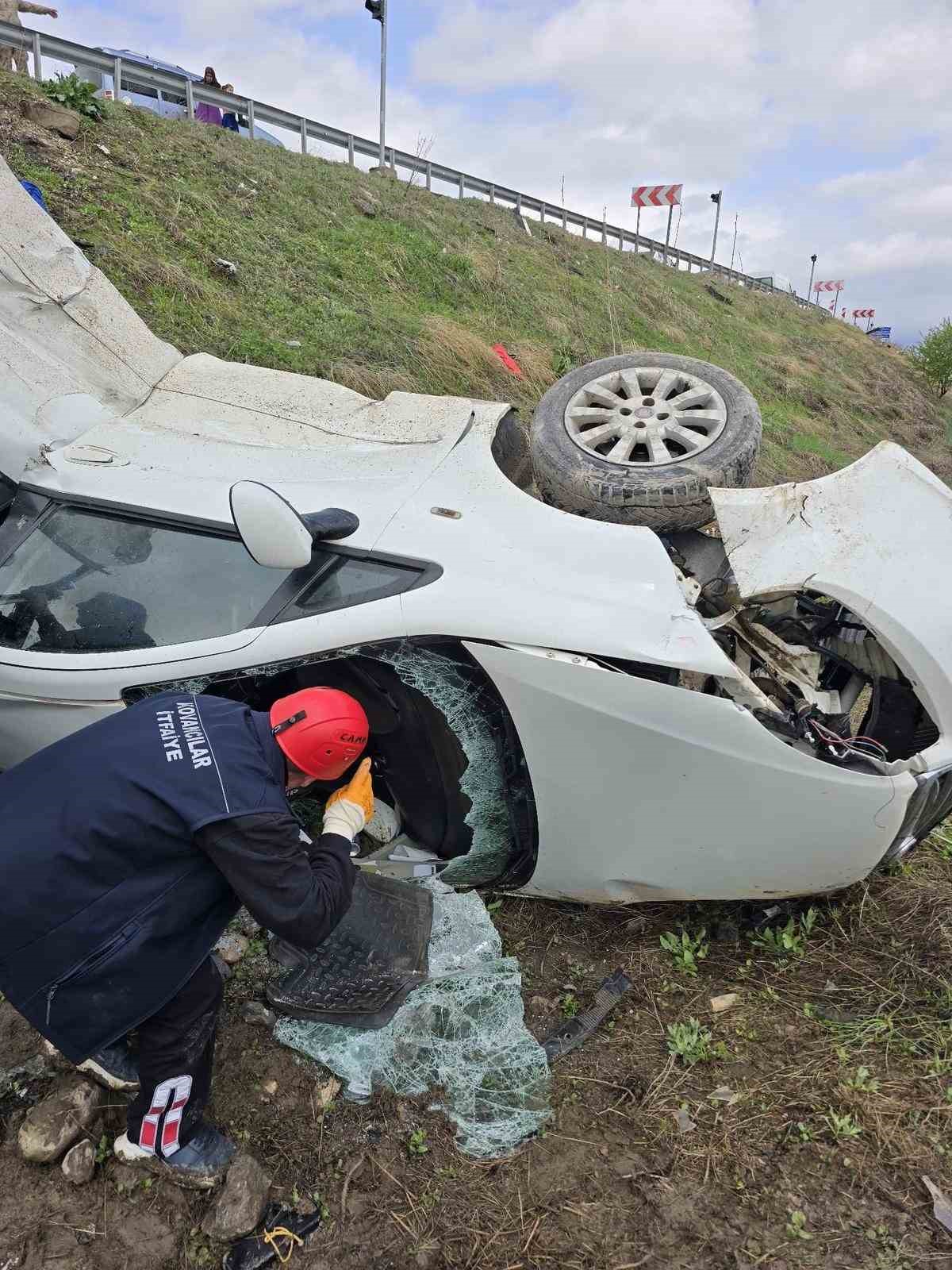 elazigda-kontrolunu-kaybeden-otomobil-sarampole-yuvarlandi-5-yarali