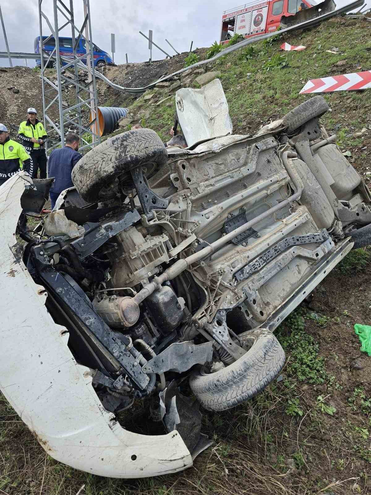 elazigda-kontrolunu-kaybeden-otomobil-sarampole-yuvarlandi-5-yarali