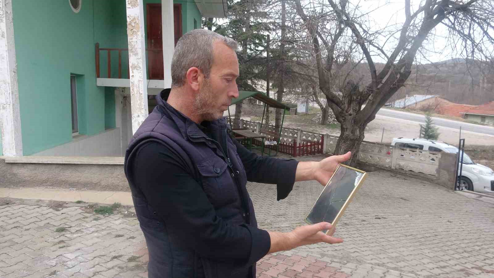 ferdi-tayfura-bile-onerilmis-bu-aynanin-yuz-felcine-sifa-olduguna-inaniliyor