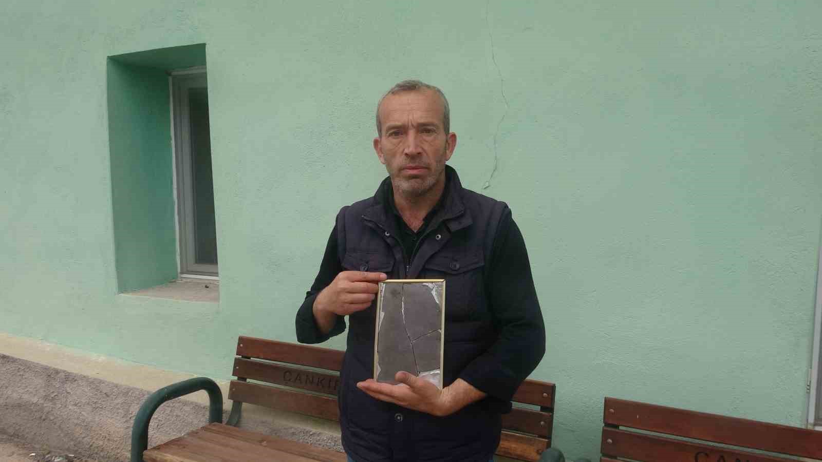 ferdi-tayfura-bile-onerilmis-bu-aynanin-yuz-felcine-sifa-olduguna-inaniliyor