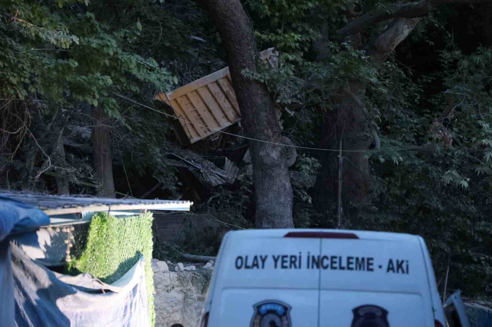 freni-patlayan-hafriyat-kamyonu-dehset-sacti-1-olu-1-yarali