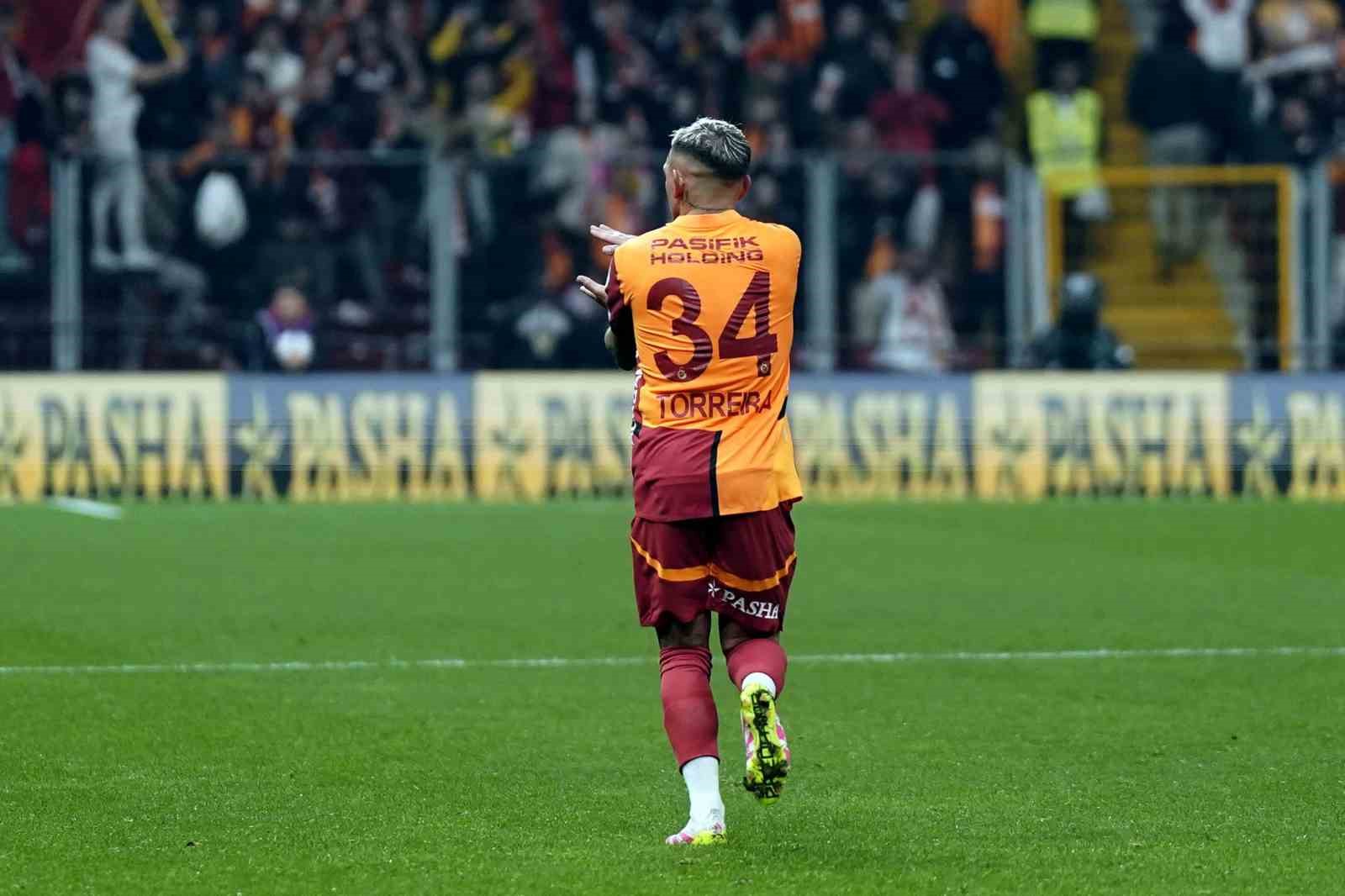 galatasaray-lucas-torreiranin-sozlesmesini-uzatti