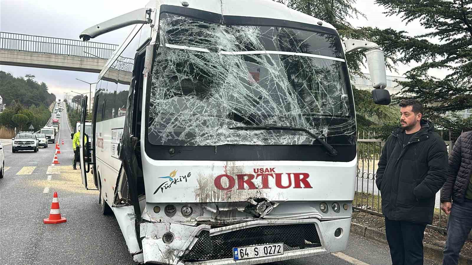 iki-isci-servis-araci-carpisti-1i-surucu-20-kisi-yaralandi