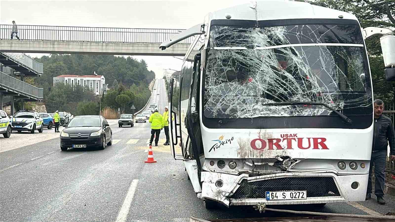 iki-isci-servis-araci-carpisti-1i-surucu-20-kisi-yaralandi