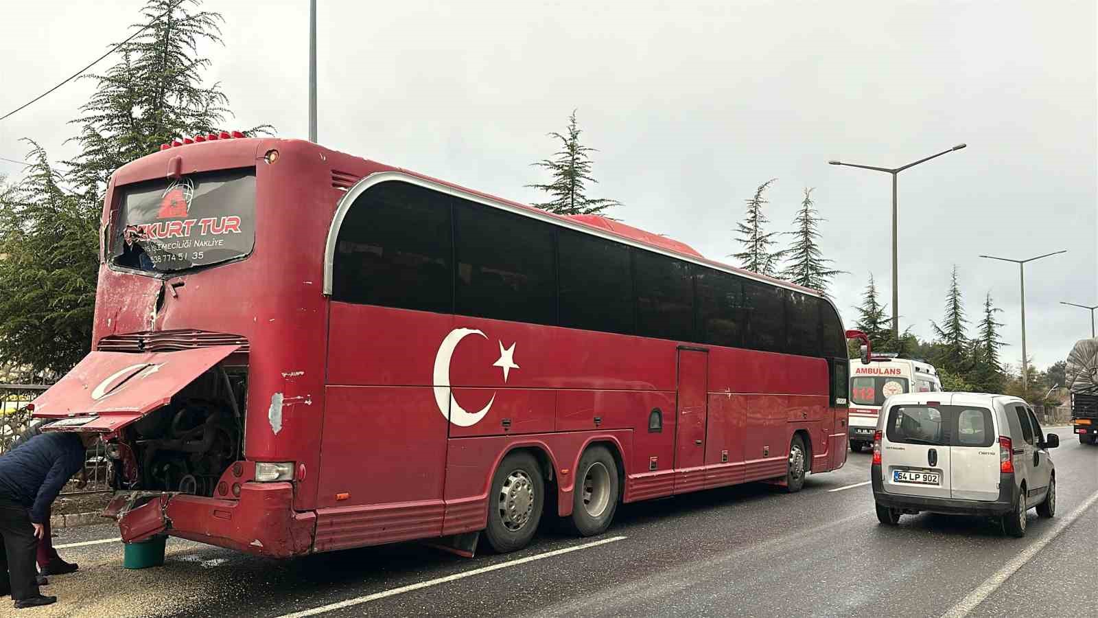 iki-isci-servis-araci-carpisti-1i-surucu-20-kisi-yaralandi