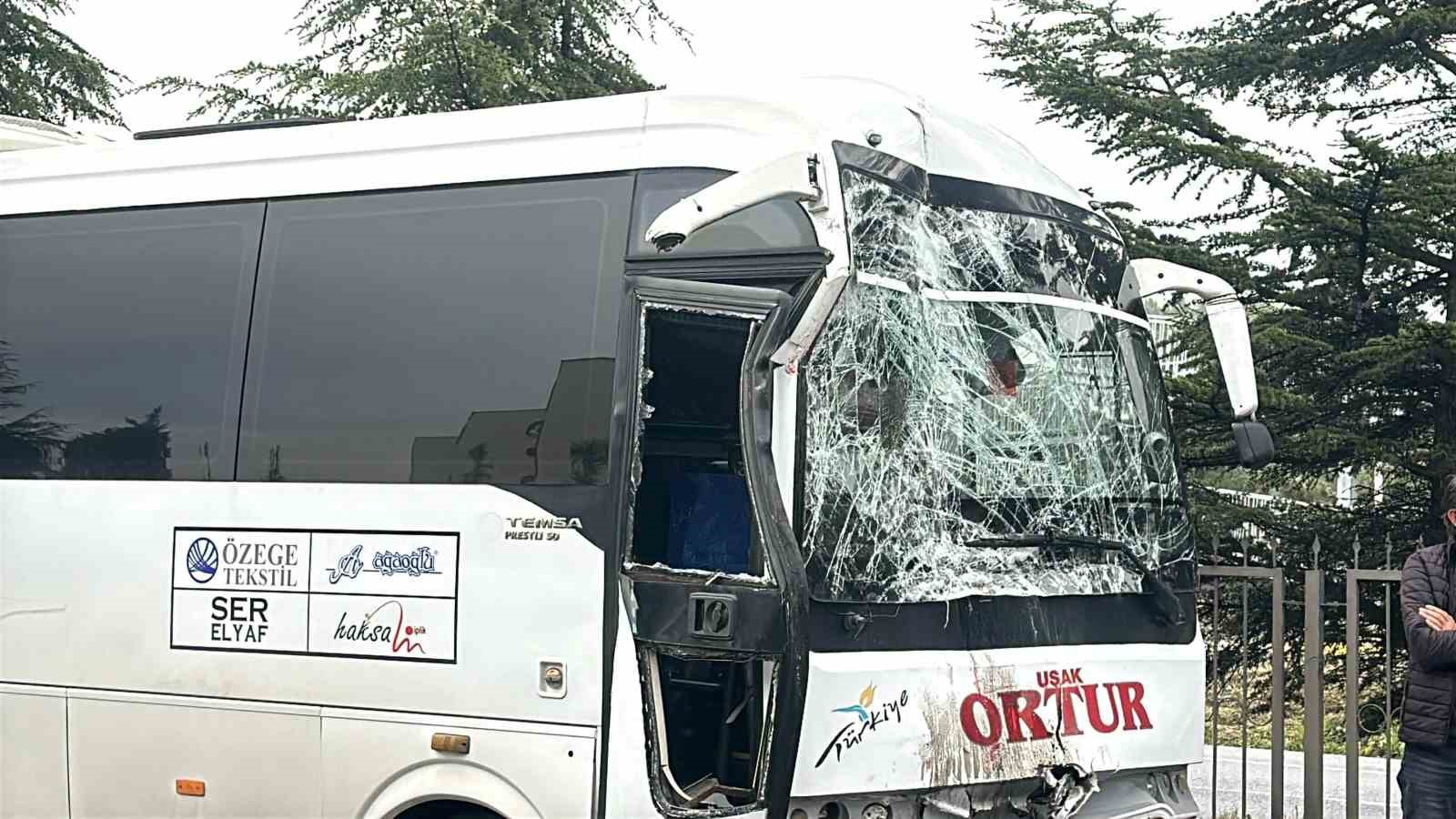 iki-isci-servis-araci-carpisti-1i-surucu-20-kisi-yaralandi