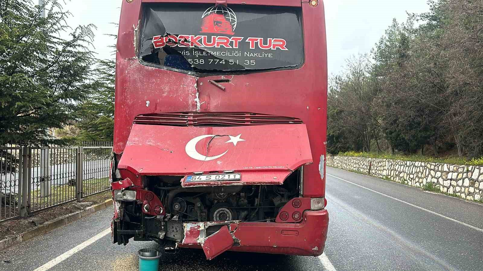 iki-isci-servis-araci-carpisti-1i-surucu-20-kisi-yaralandi