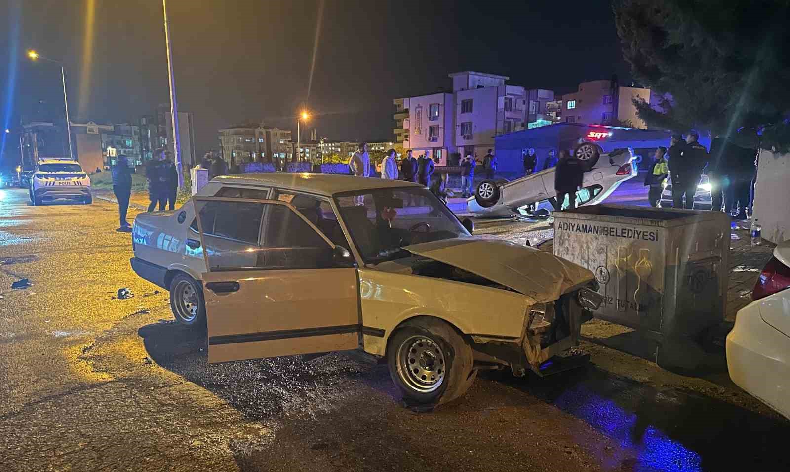 iki-otomobilin-carpismasi-sonucu-araclardan-biri-ters-dondu
