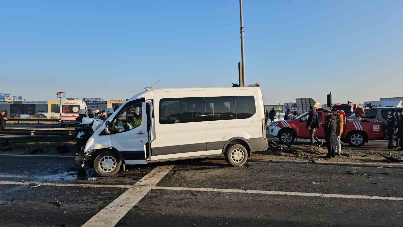 iki-servis-carpisti-18-yarali