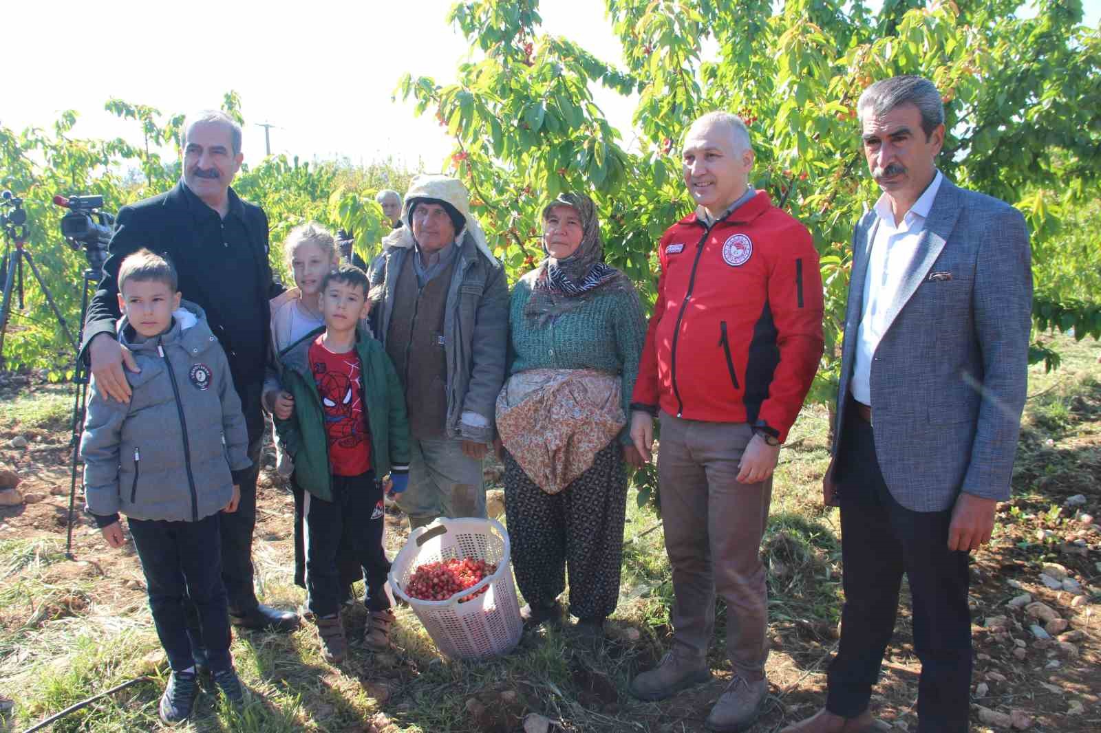 ilk-kirazin-kilosu-3-bin-500-tlden-satildi
