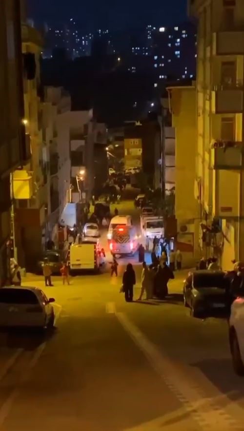 istanbulda-43-buyuklugunde-deprem-vatandaslar-sokaga-dokuldu