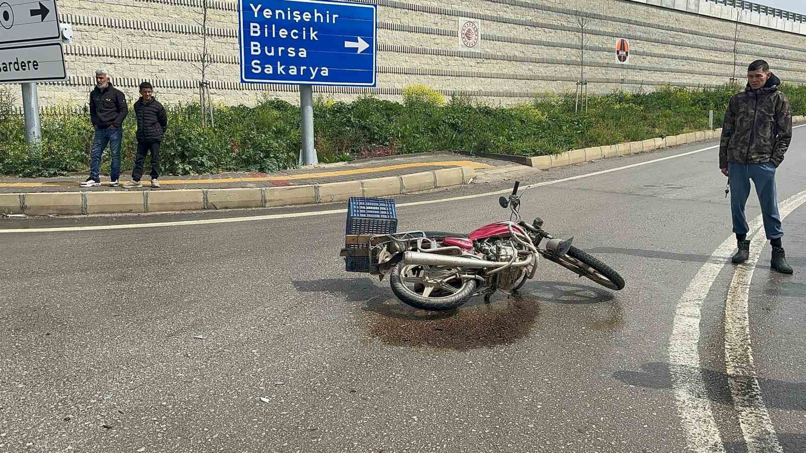 iznikte-otomobil-ile-motosiklet-carpisti1-yarali