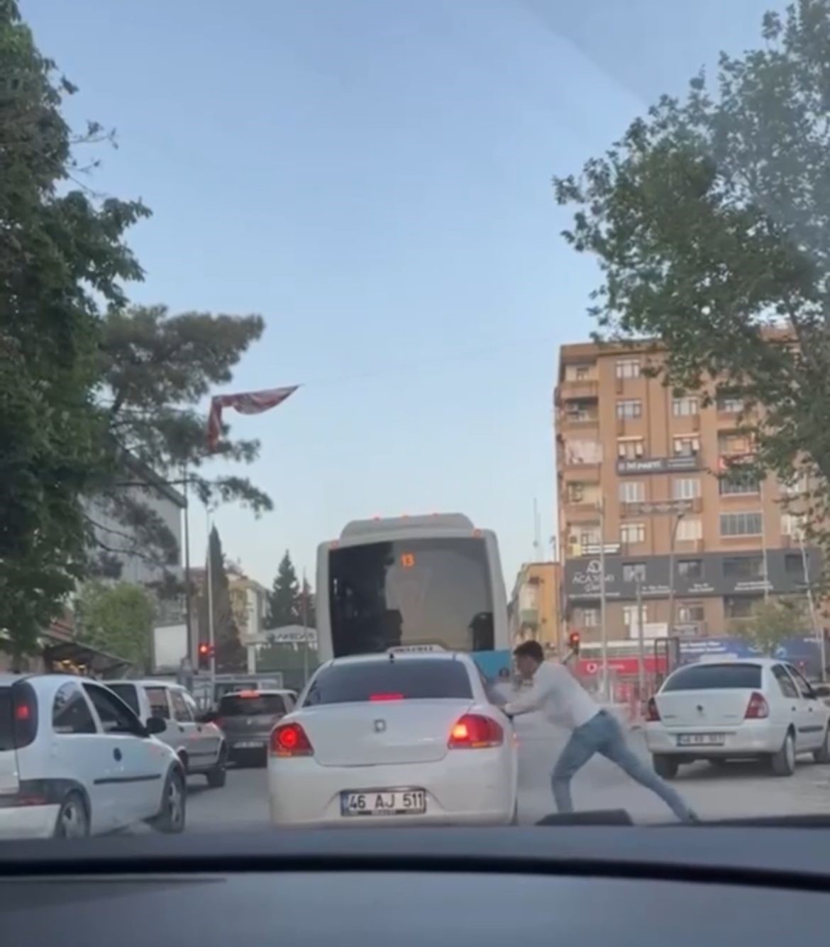 kahramanmarasta-trafikte-kavga