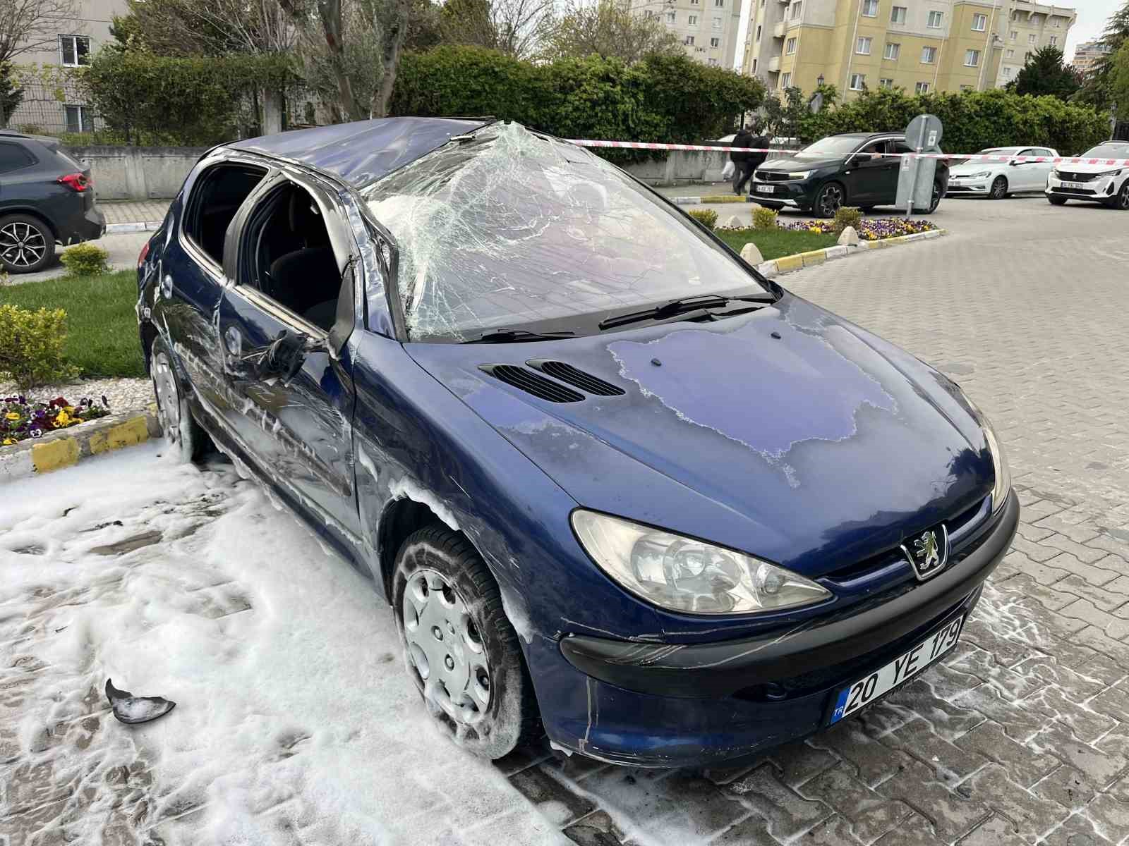kucukcekmecede-dubalara-carpan-arac-takla-atti