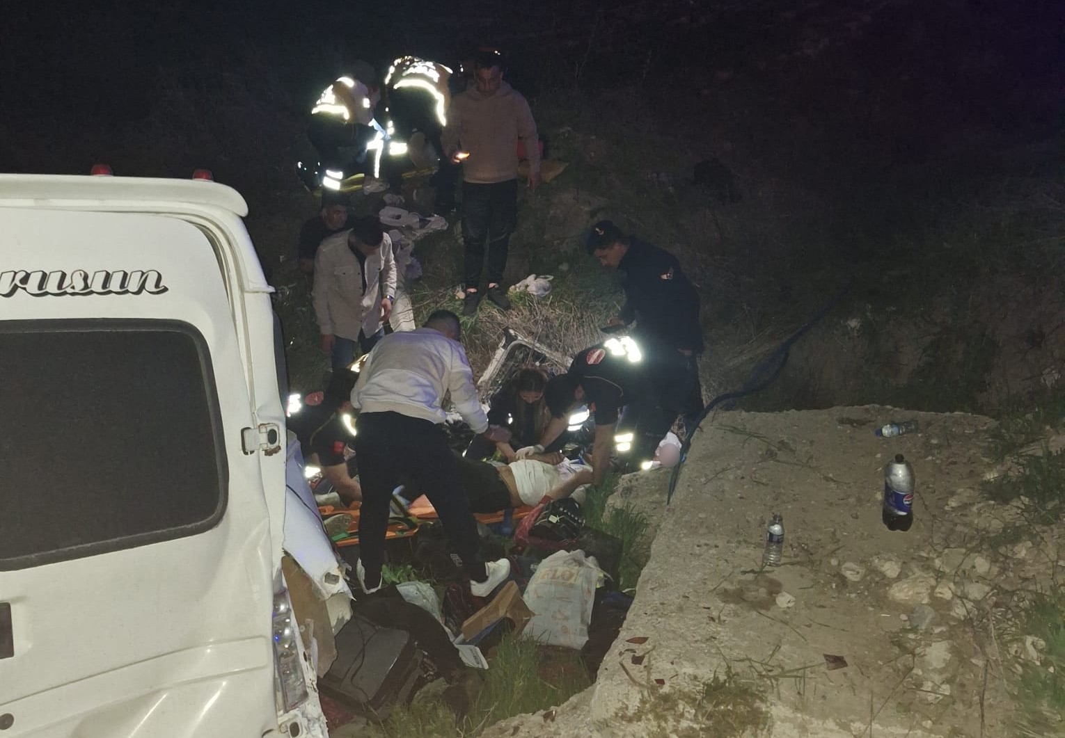 malatyada-minibus-sarampole-yuvarlandi-8-yarali