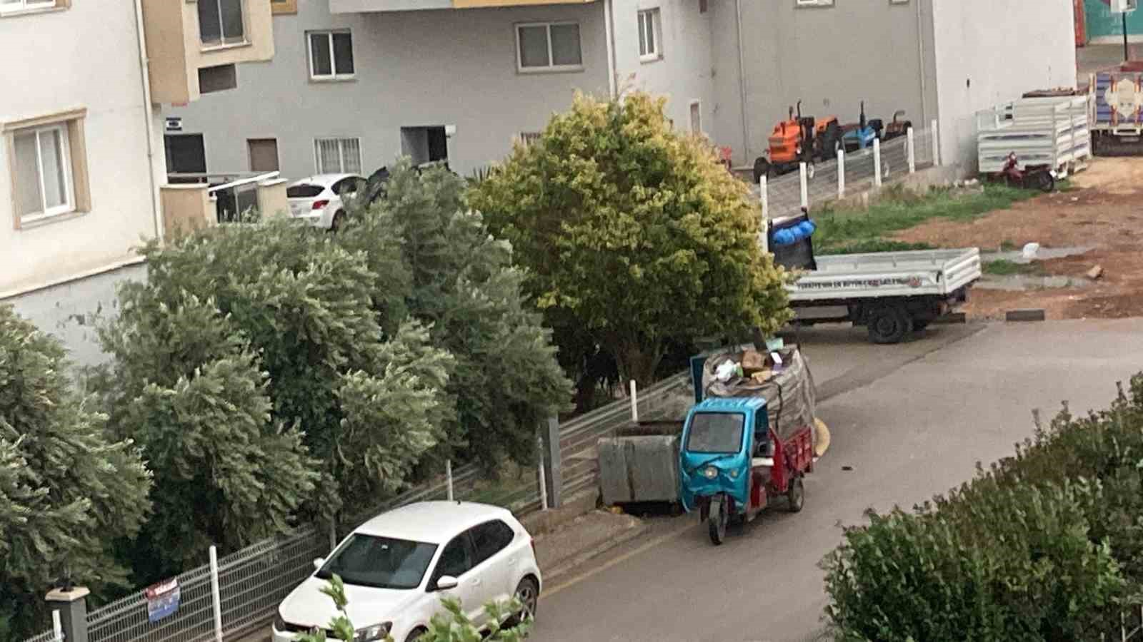 mersinde-firtina-etkili-oldu-seralar-zarar-gordu
