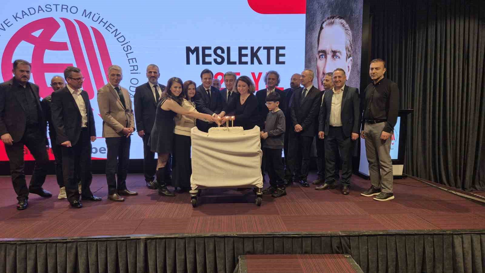 meslekte-25-yili-dolduran-harita-muhendislerine-plaket