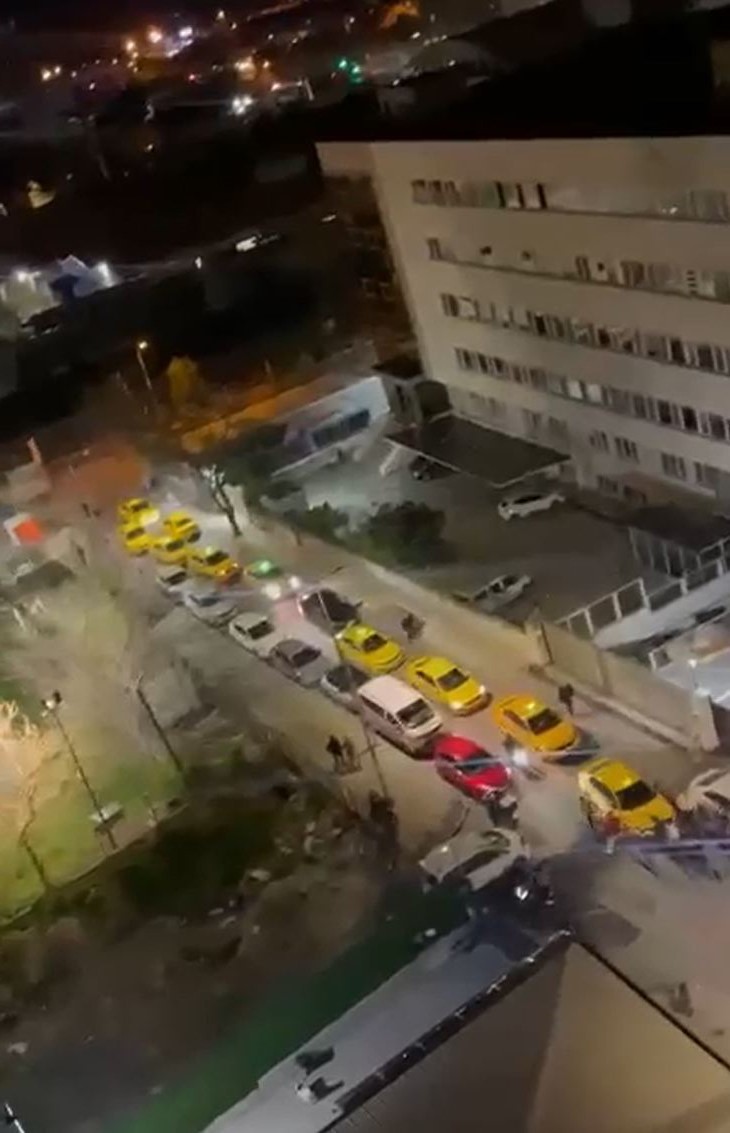 ogrenciler-ile-taksicilerin-kavgasi-yurtta-son-buldu-o-anlar-kamerada