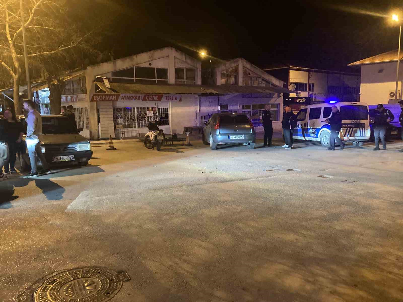 otomobile-carparak-savrulan-motosikletin-surucusu-yaralandi