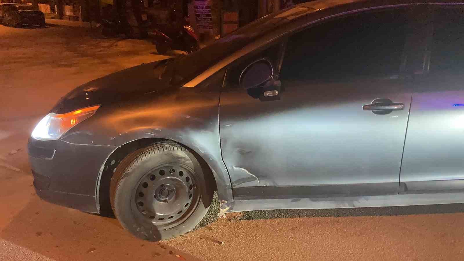 otomobile-carparak-savrulan-motosikletin-surucusu-yaralandi
