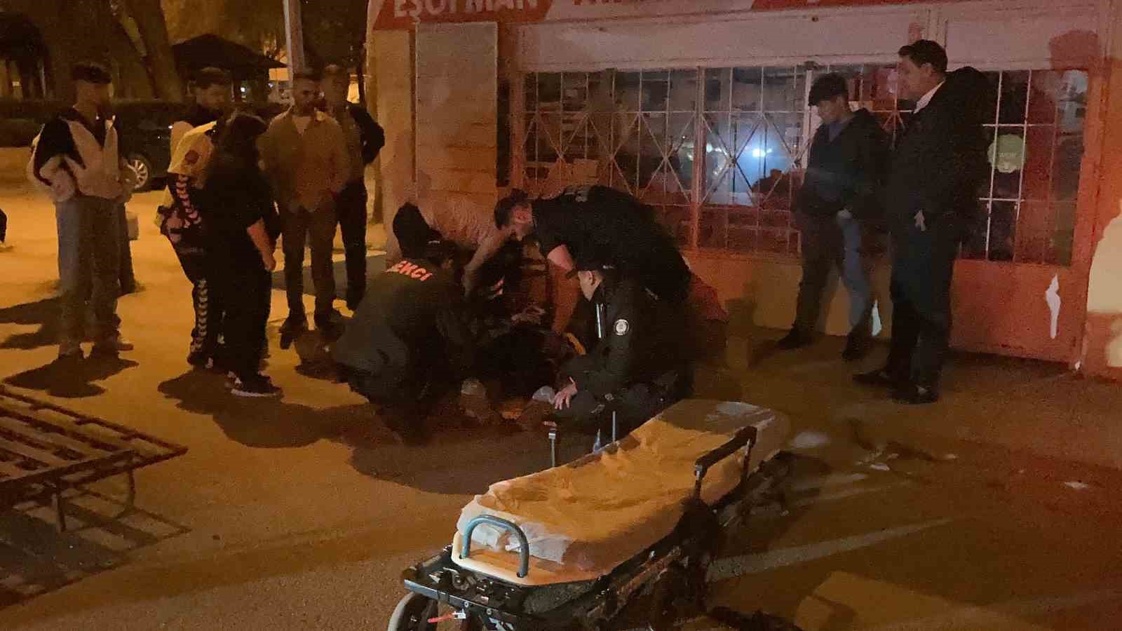 otomobile-carparak-savrulan-motosikletin-surucusu-yaralandi