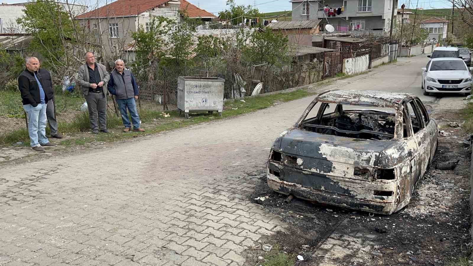 otomobilini-kule-donmus-halde-buldu