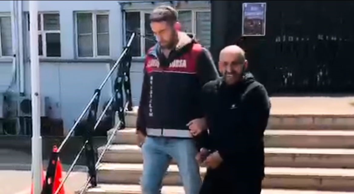 ozel-gece-ev-soyan-sakar-hirsiz-olay-yerinde-telefonunu-dusurdu