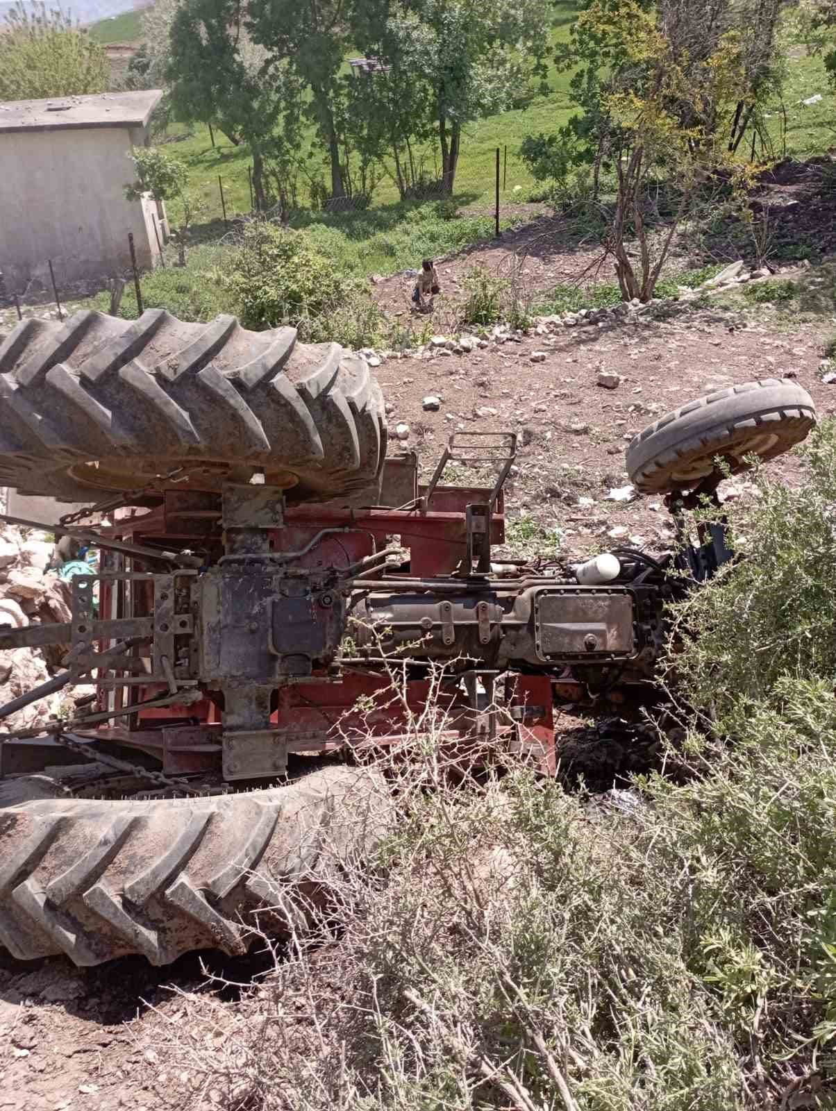 siirtte-traktor-kazasinda-surucu-yaralandi