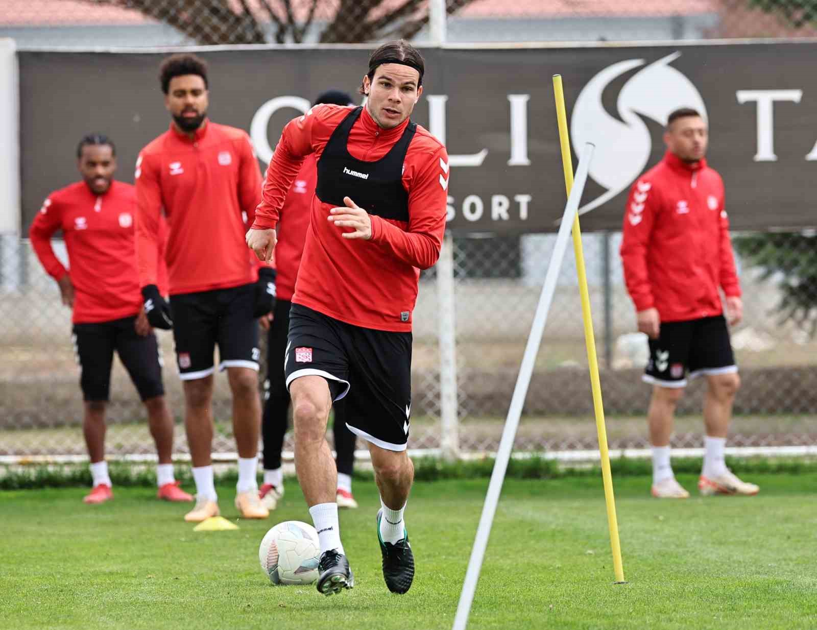 sivasspor-fenerbahce-macinin-hazirliklarini-surdurdu