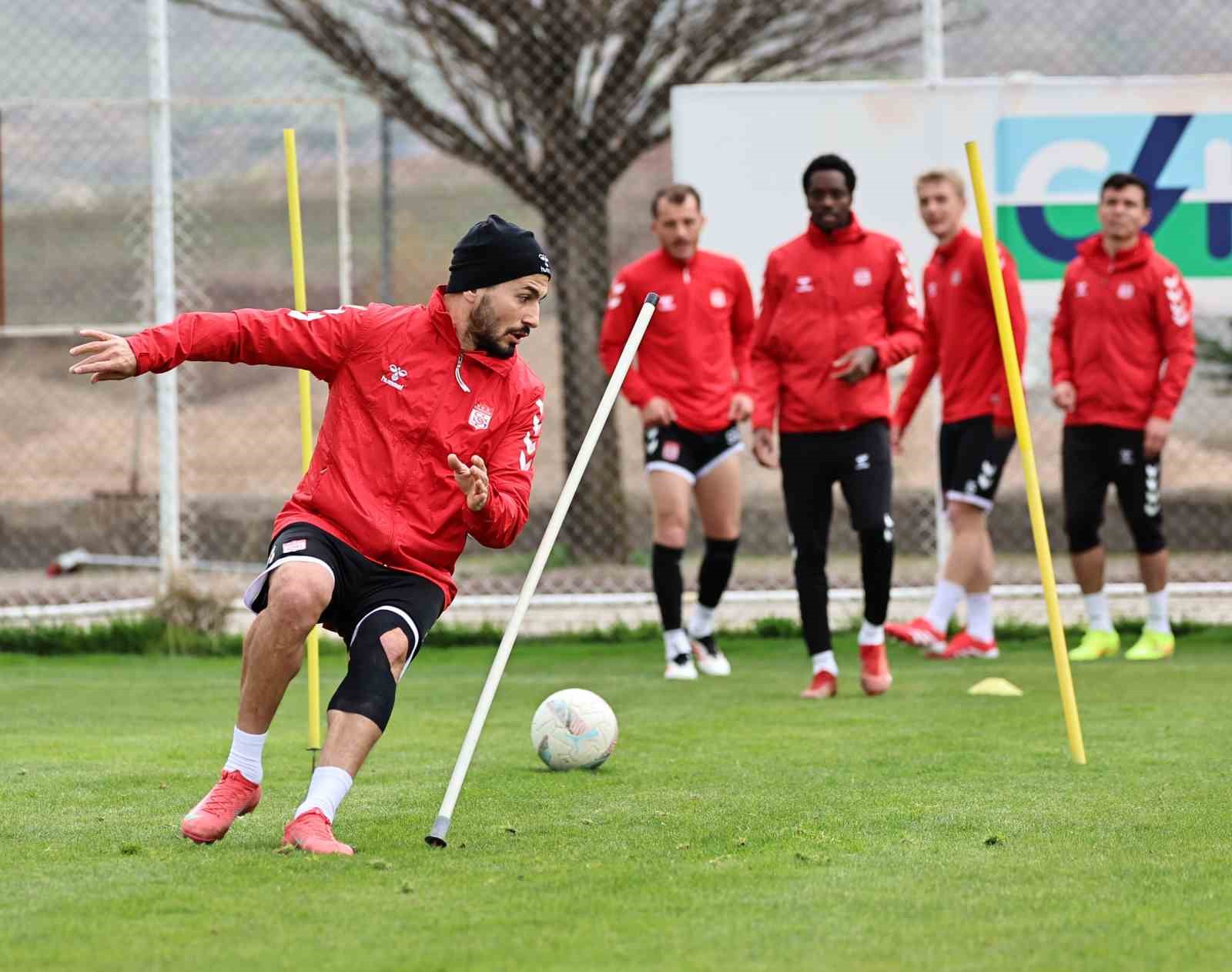 sivasspor-fenerbahce-macinin-hazirliklarini-surdurdu