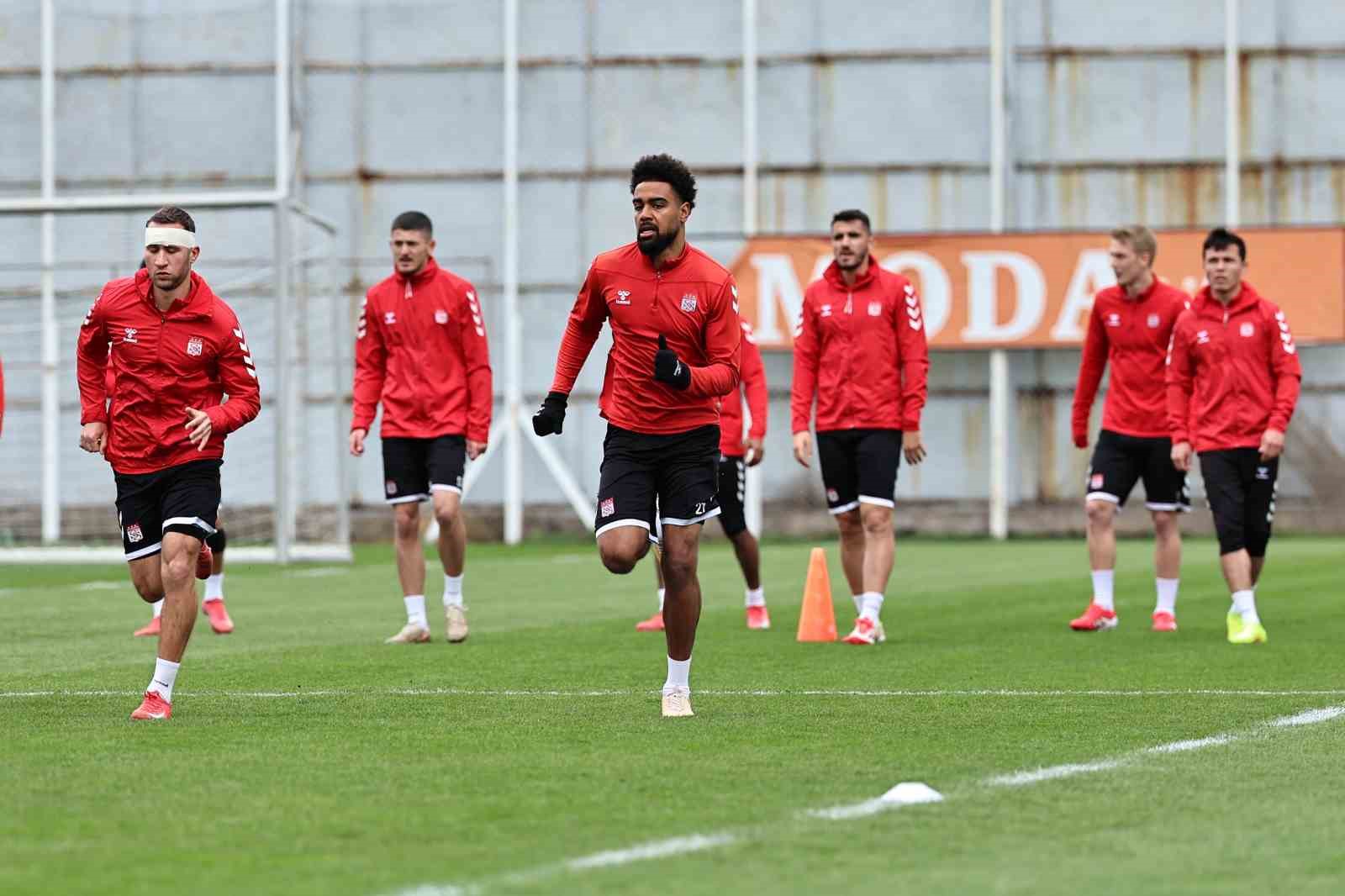 sivasspor-fenerbahce-macinin-hazirliklarini-surdurdu