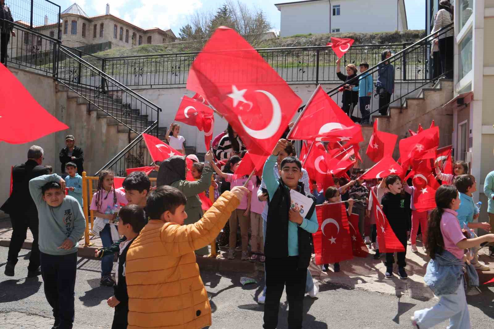 sivasta-daha-once-gorulmemis-23-nisan-kutlamasi-ogrencileri-sasirtti