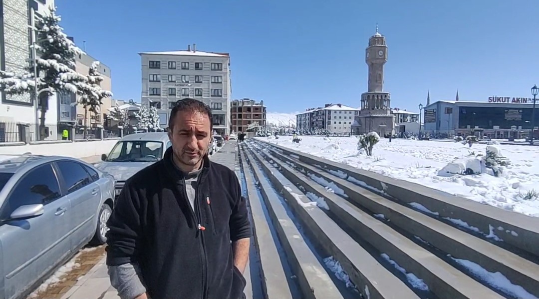 sivasta-nisanda-kar-yagdi-su-samurlari-keyfini-cikardi