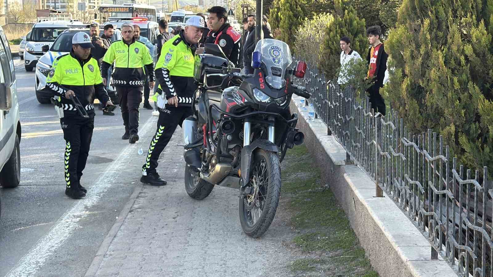 supheli-araci-takip-ederken-kazaya-karisan-2-polis-memuru-yaraladi