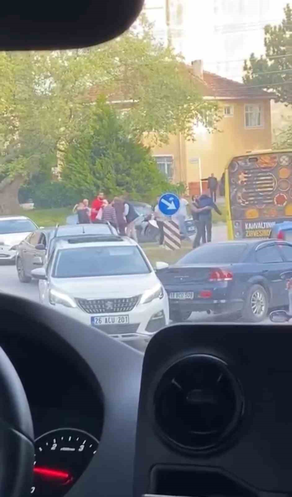 suruculer-sokagi-boks-ringine-cevirdi