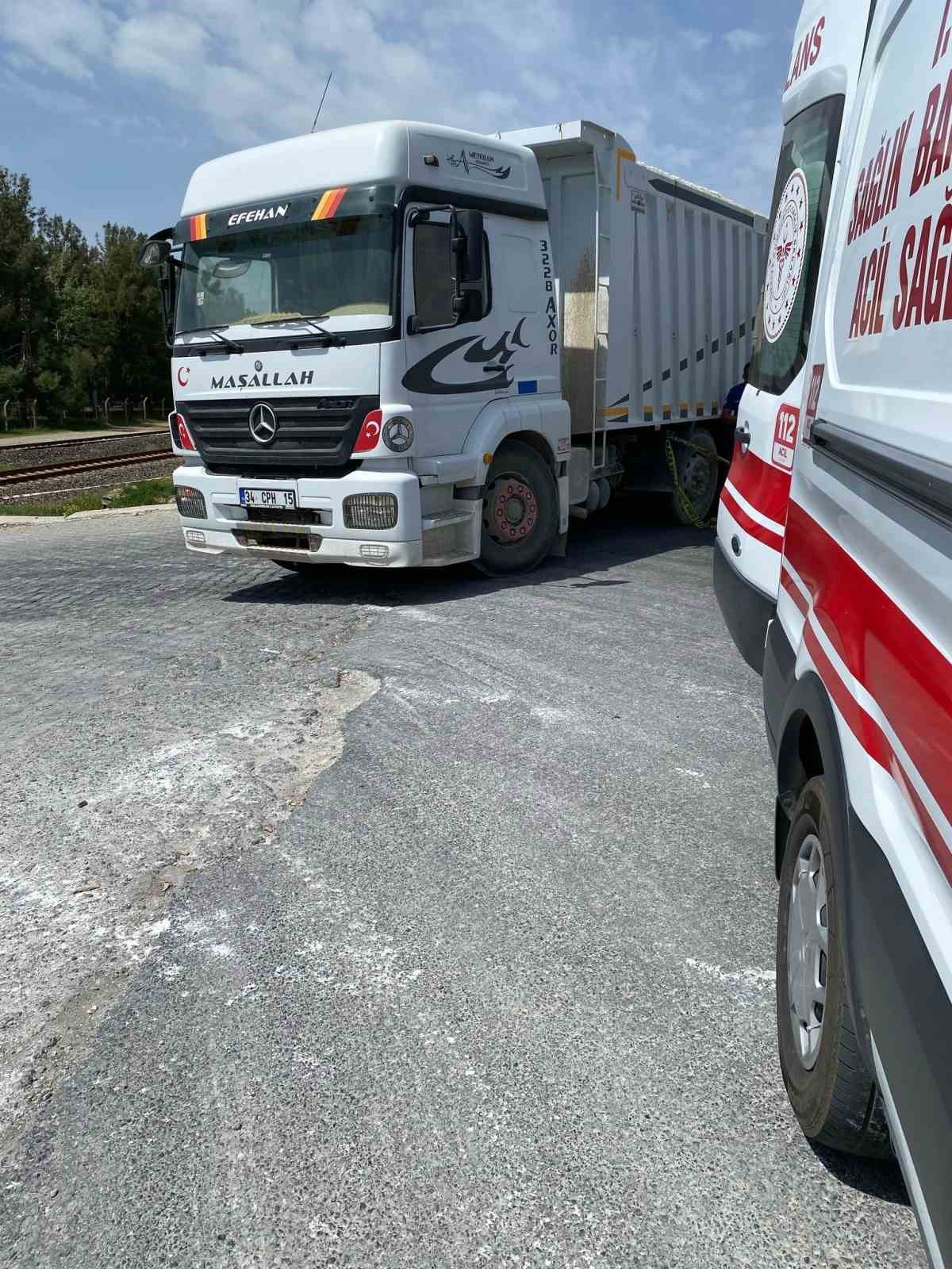 tira-arkadan-carpan-minibus-soforu-hayatini-kaybetti