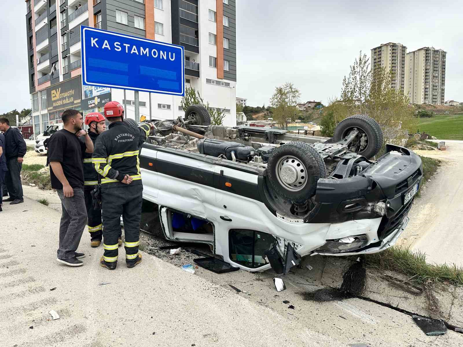 tirla-carpisan-minibus-takla-atti-10-yarali