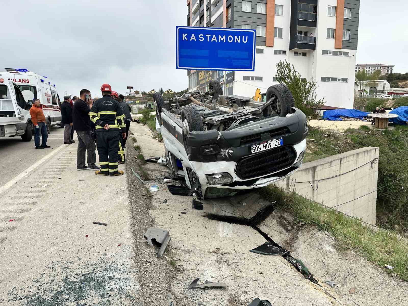 tirla-carpisan-minibus-takla-atti-10-yarali
