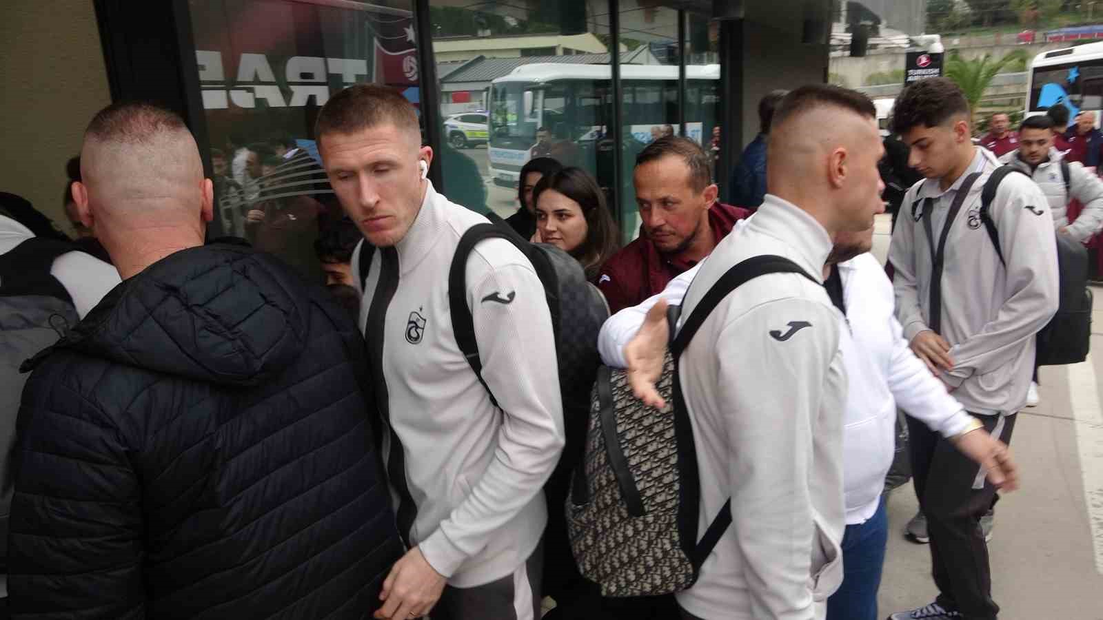 trabzonspor-fenerbahce-maci-icin-istanbula-gitti
