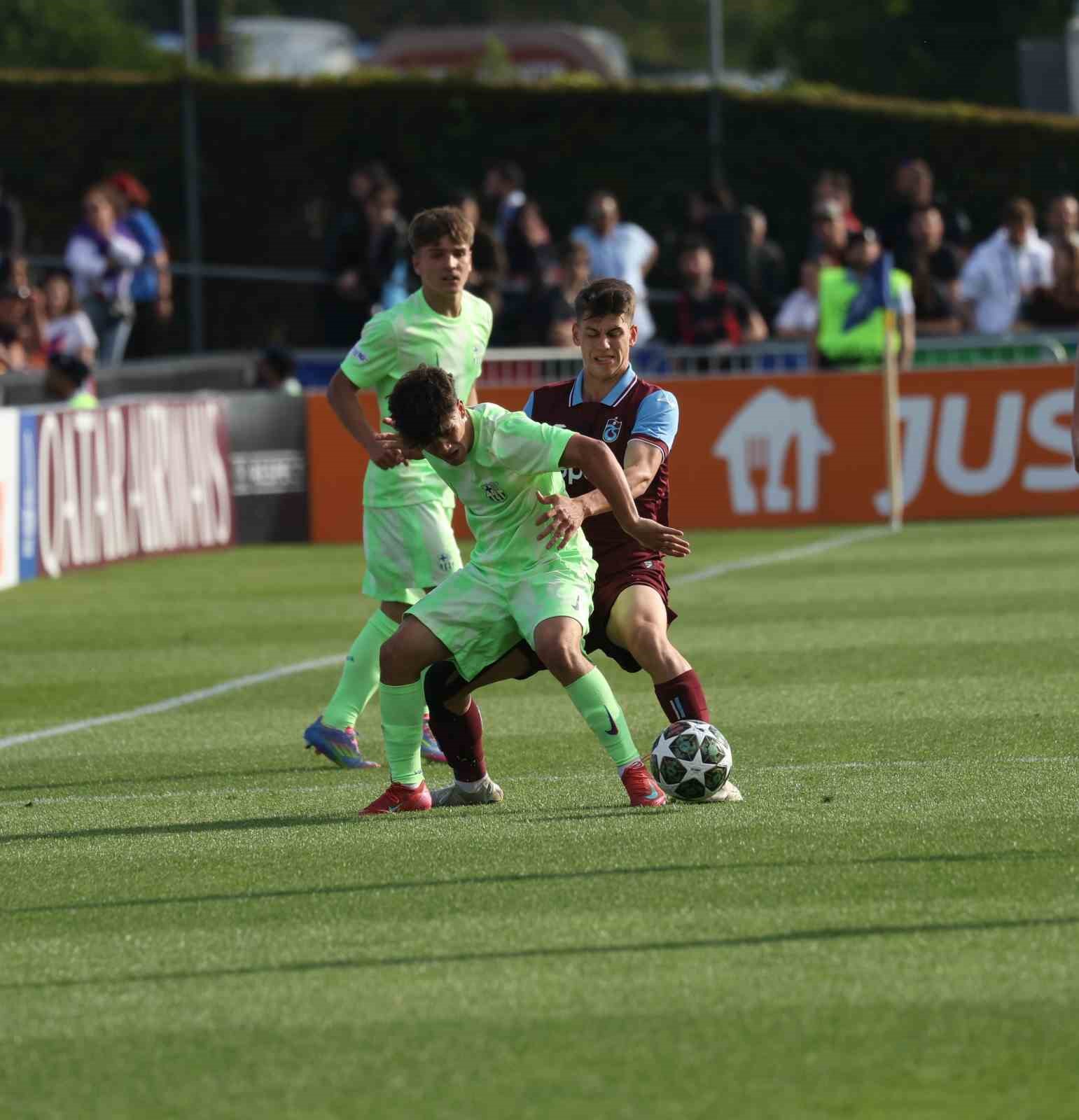 trabzonspor-u19-uefa-genclik-ligi-finalinde-barcelonaya-kaybetti