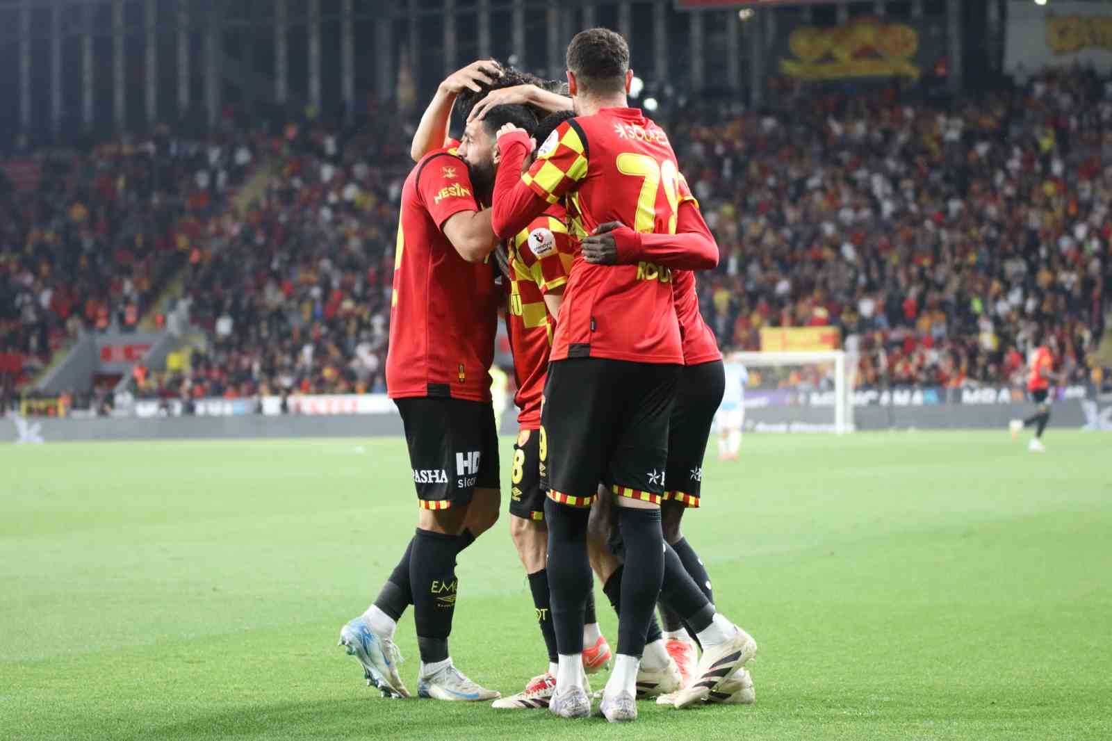 trendyol-super-lig-goztepe-4-basaksehir-1-mac-sonucu