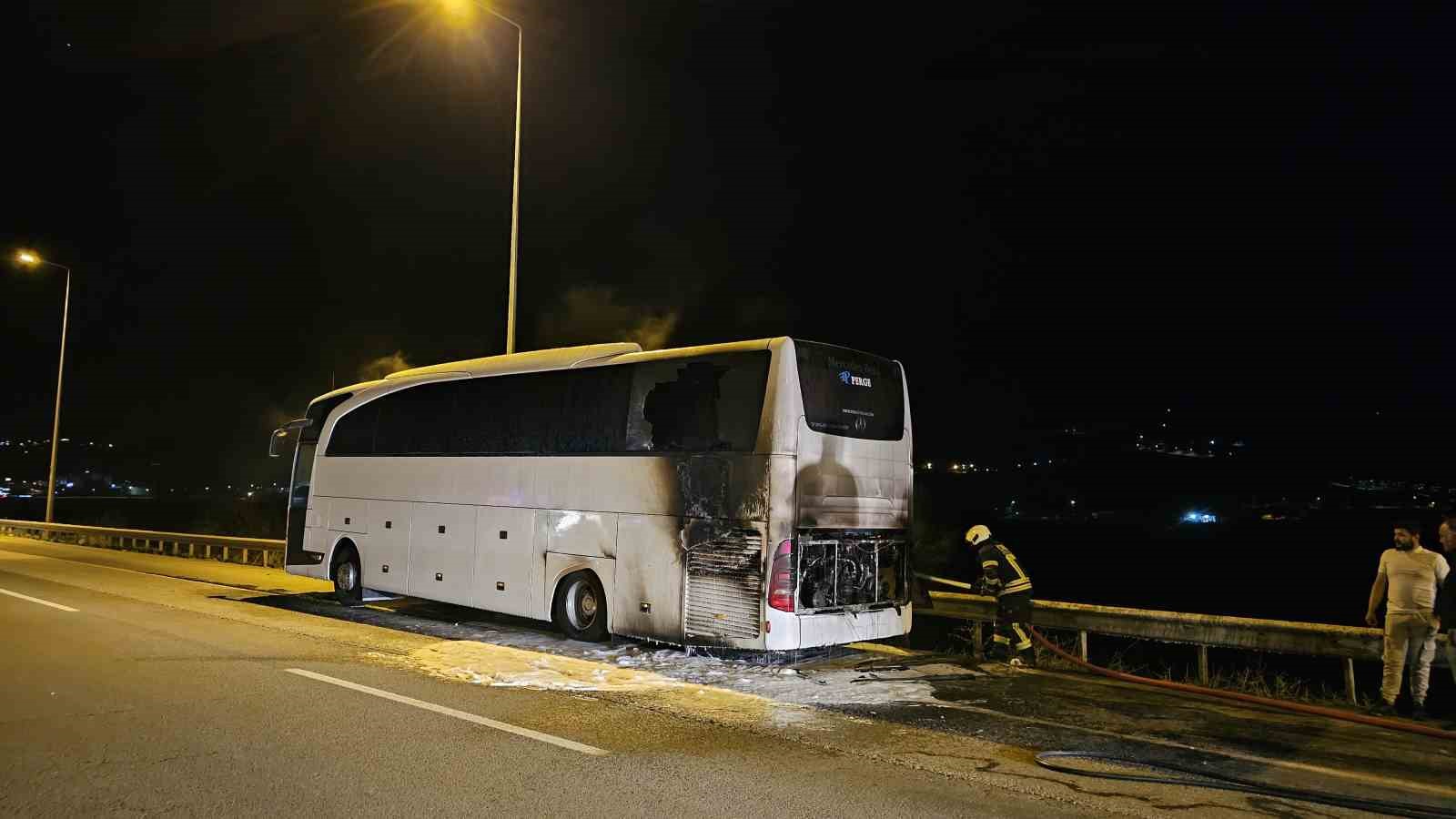 turistleri-tasiyan-otobus-yandi-faciadan-donuldu