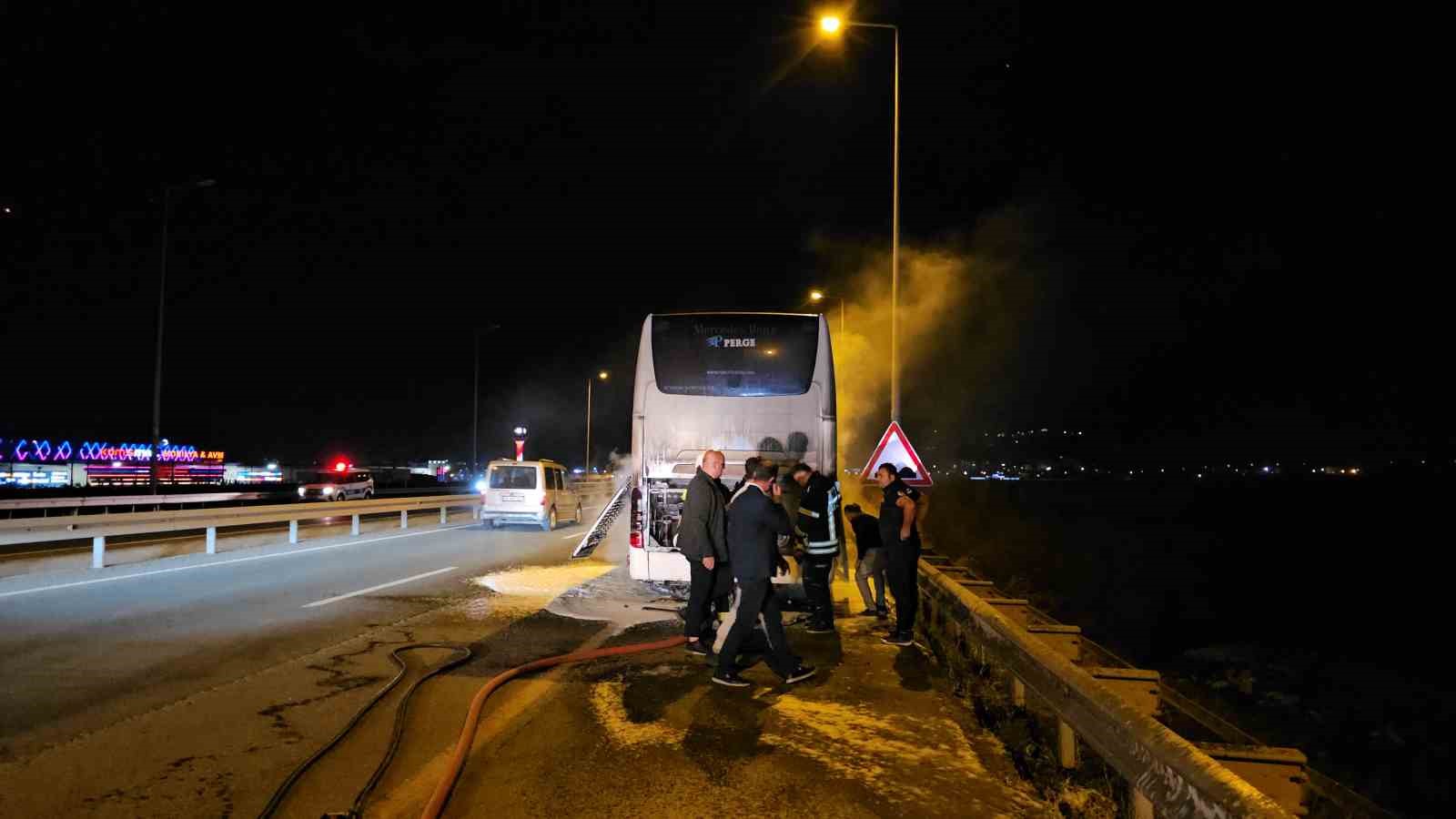 turistleri-tasiyan-otobus-yandi-faciadan-donuldu