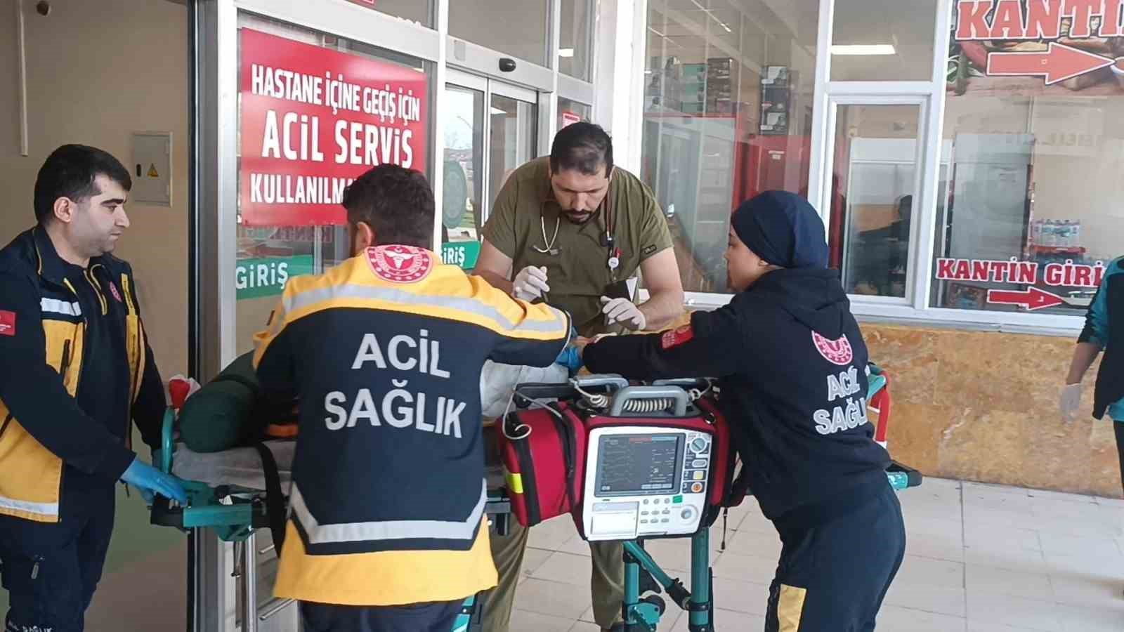 viraji-alamayarak-tarlaya-uctu-1i-agir-5-kisi-yaralardi