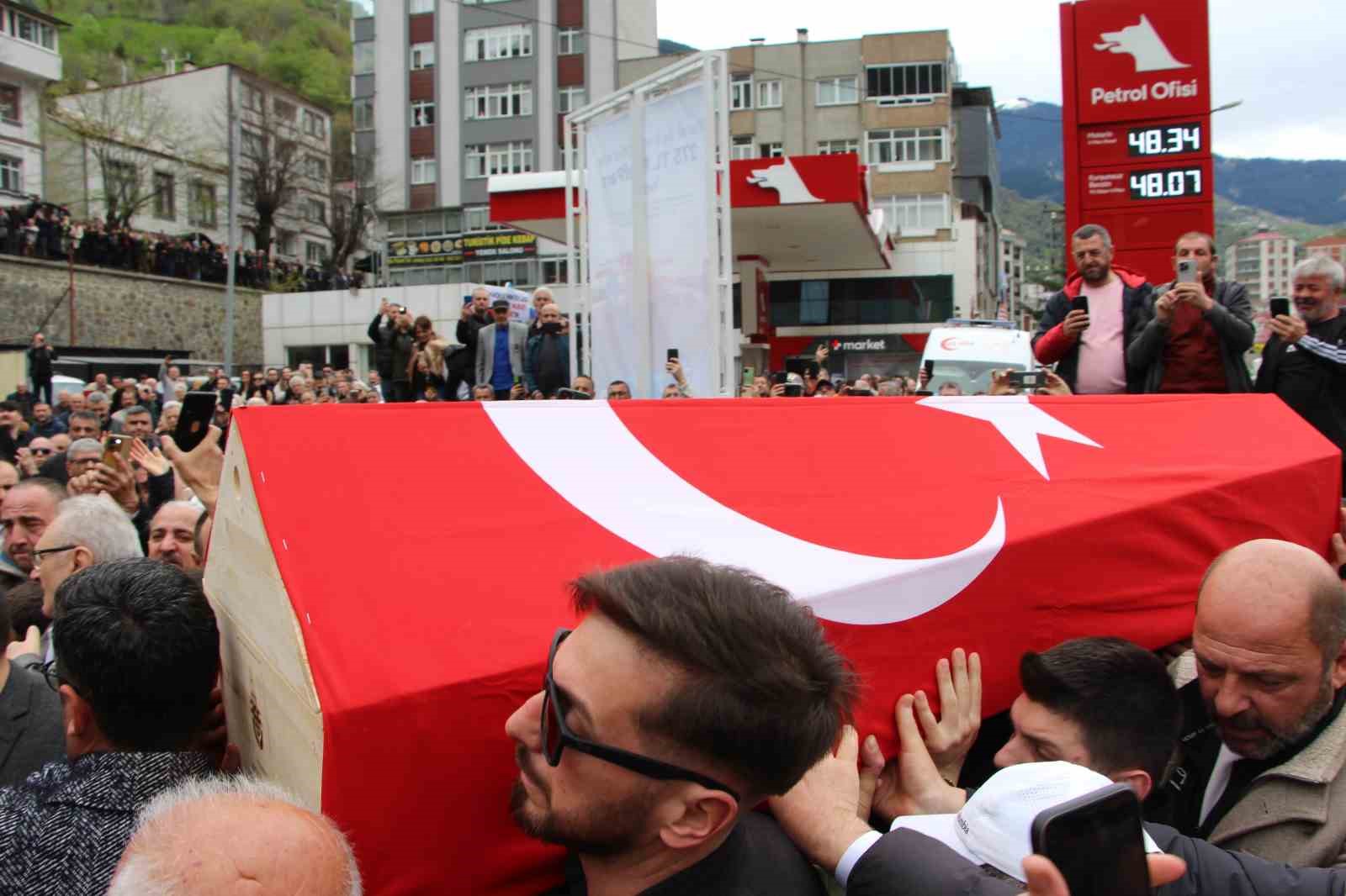 volkan-konakin-cenazesi-namazin-kilinacagi-alana-alkislarla-getirildi