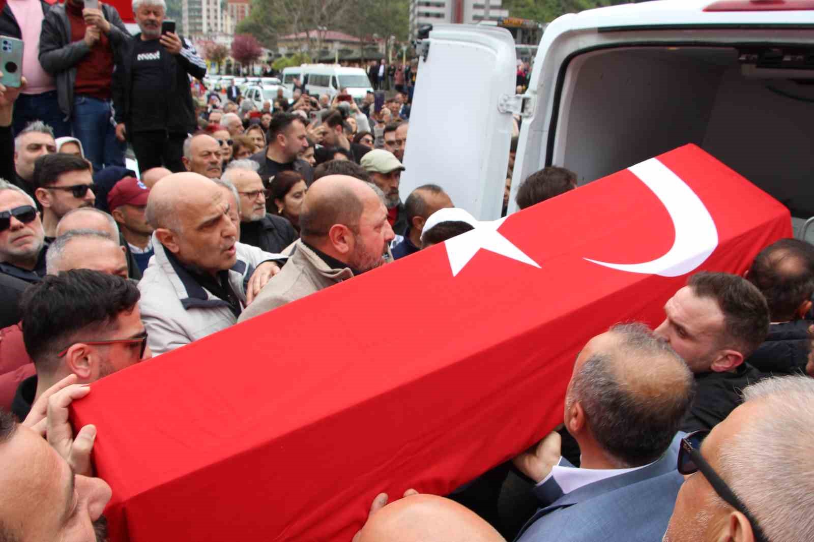 volkan-konakin-cenazesi-namazin-kilinacagi-alana-alkislarla-getirildi