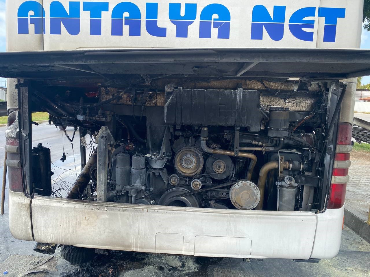 yedek-surucunun-dikkati-otobus-yanginini-onledi